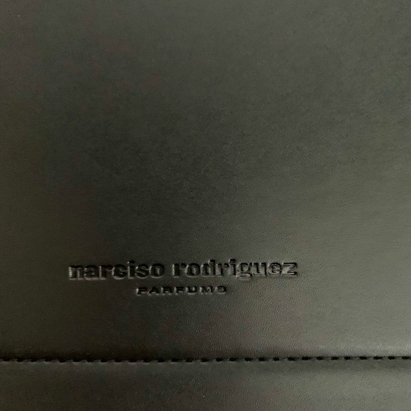 Narciso Rodriguez Parfums Black Faux Leather Flat Cosmetic Pouch Wallet - Picture 4 of 8